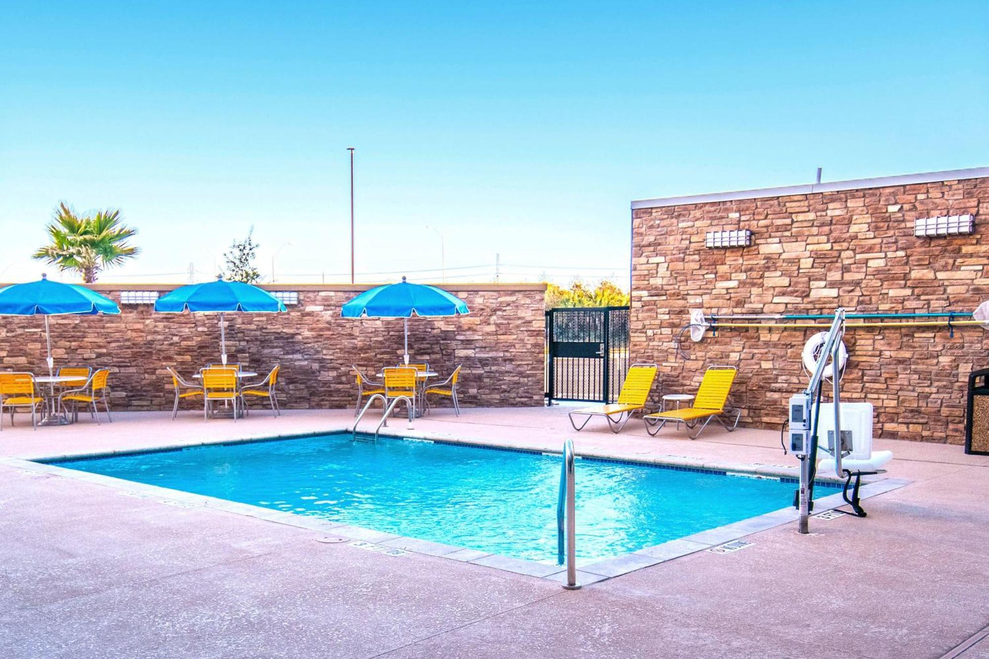 Fairfield Inn & Suites By Marriott San Antonio Brooks City Base Buitenkant foto